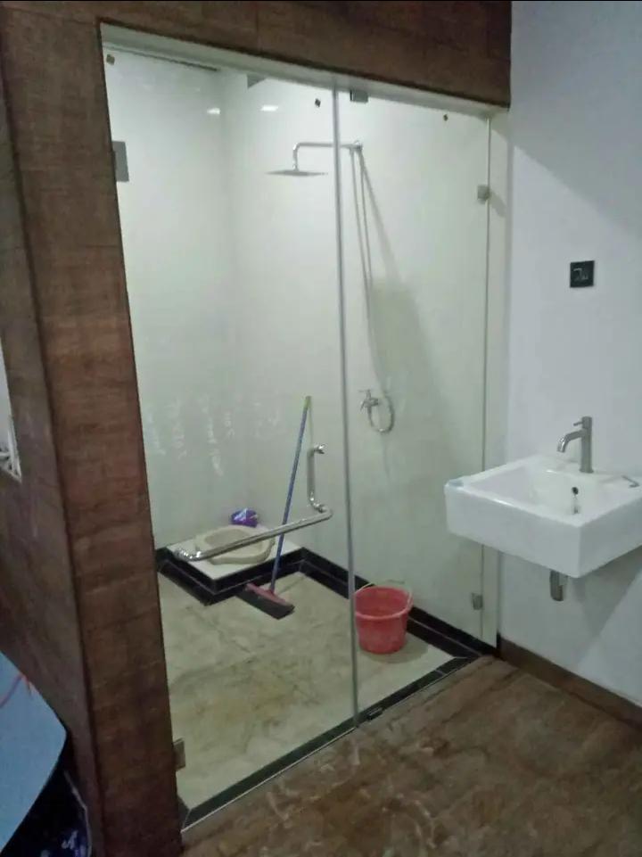Kaca Shower Kamar Mandi