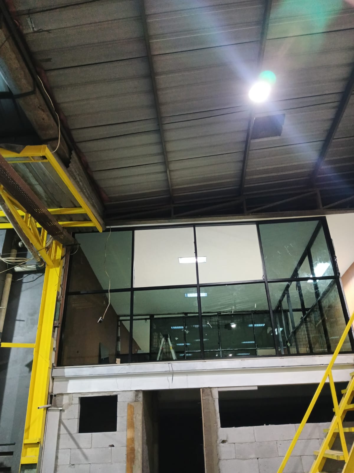 Partisi Aluminium Kaca Riben (Rayban)