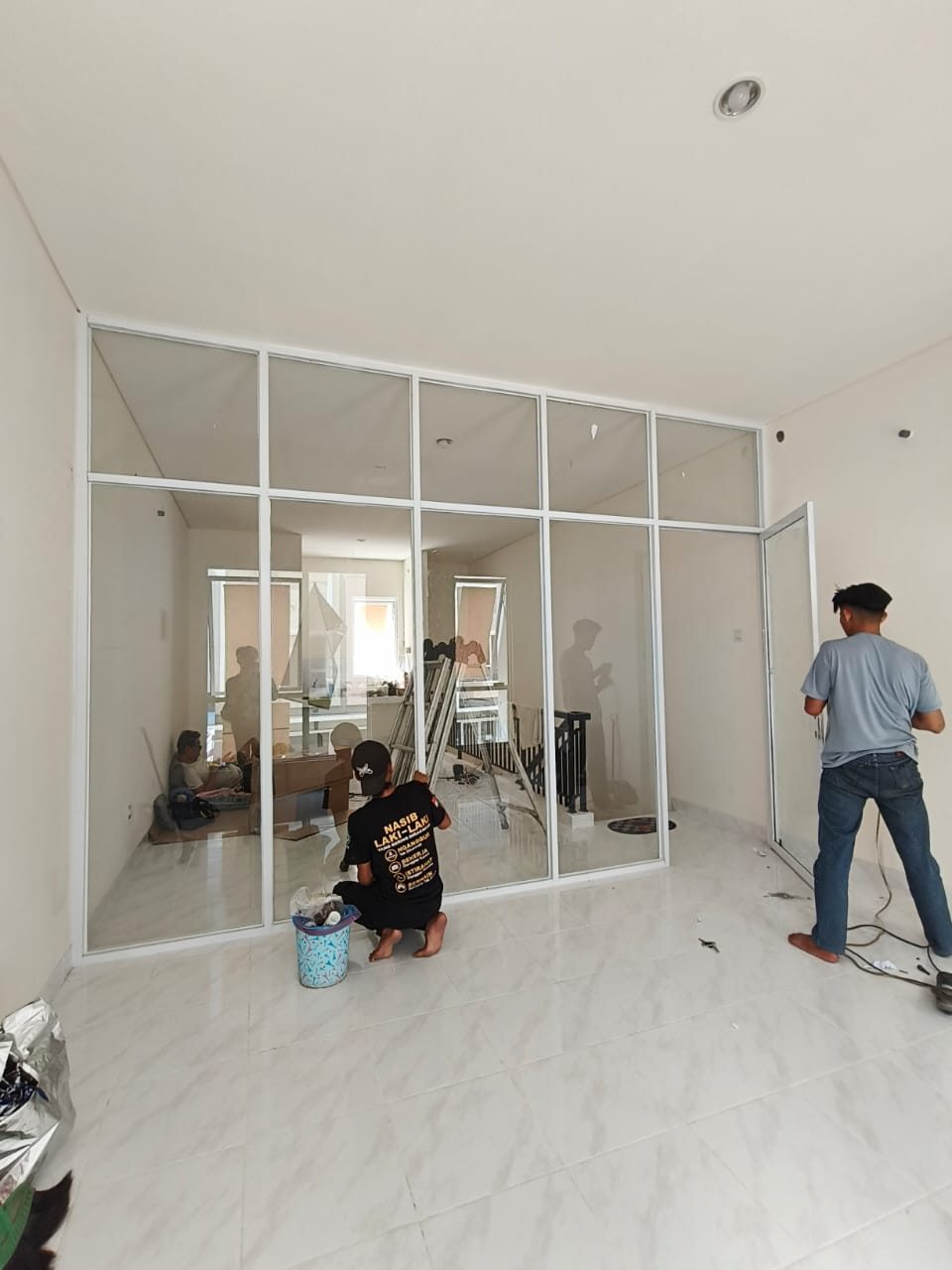 Partisi Aluminium Sekat Ruangan Kaca Polos