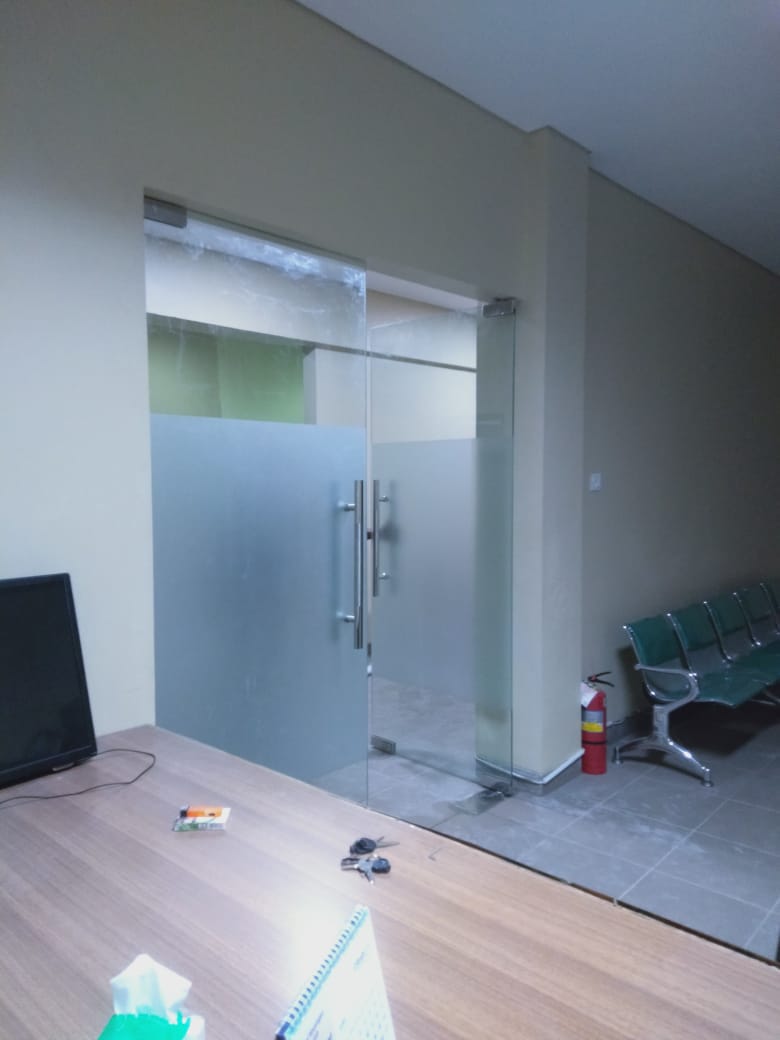 Pintu Kaca Frameless (Floor Hinge)