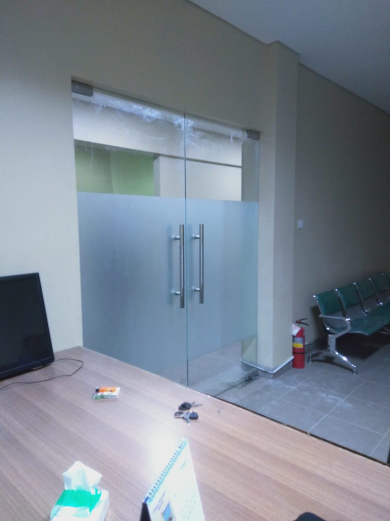 Pintu Kaca Frameless (Floor Hinge)