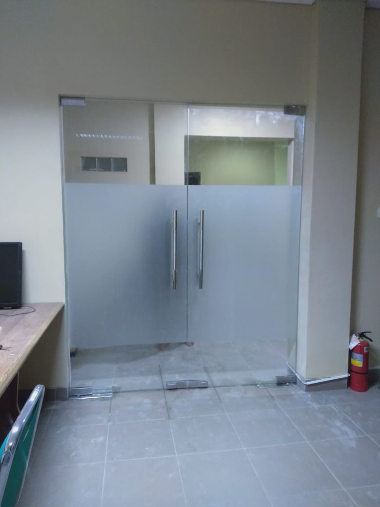 Pintu Kaca Frameless (Floor Hinge)