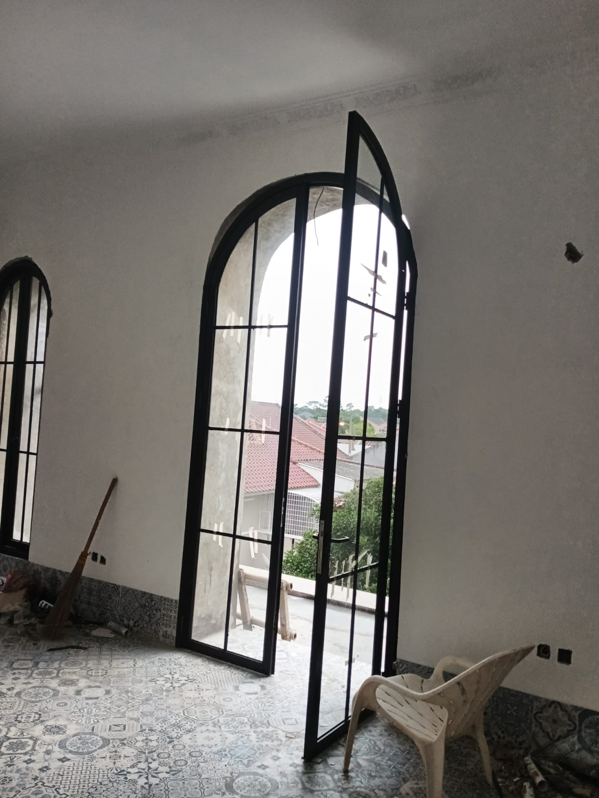 Pintu Lengkung Motif Ornamen